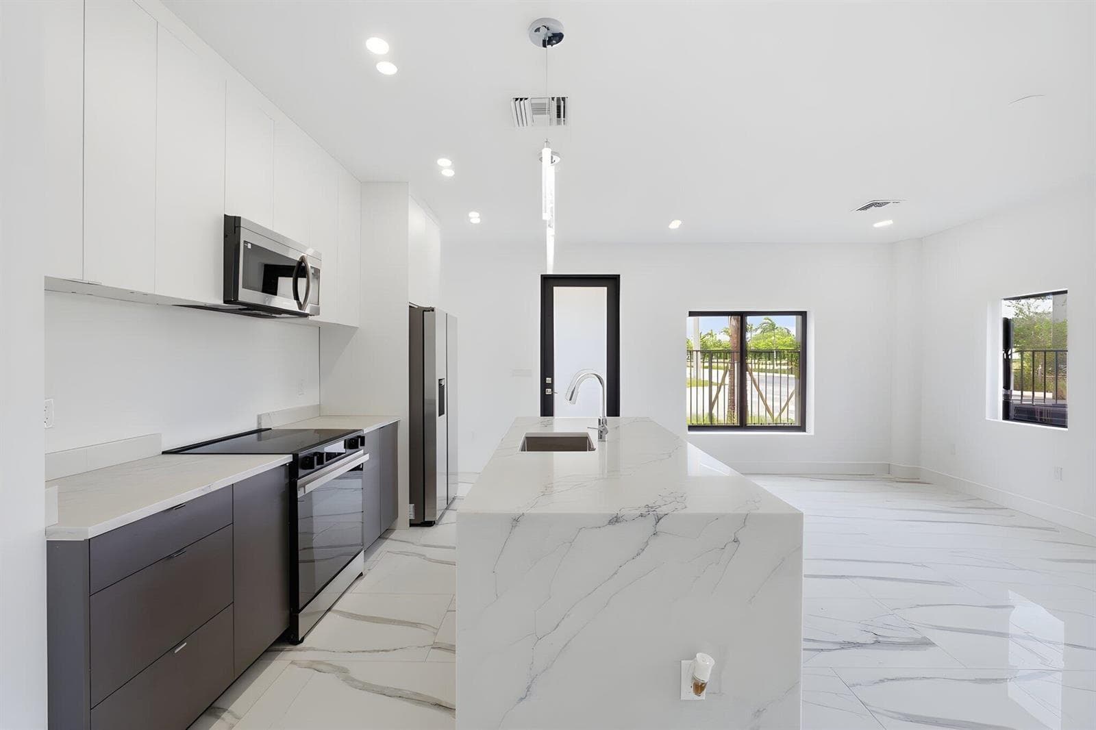 1548 NW 1st Avenue, Pompano Beach FL 33060 photo 3