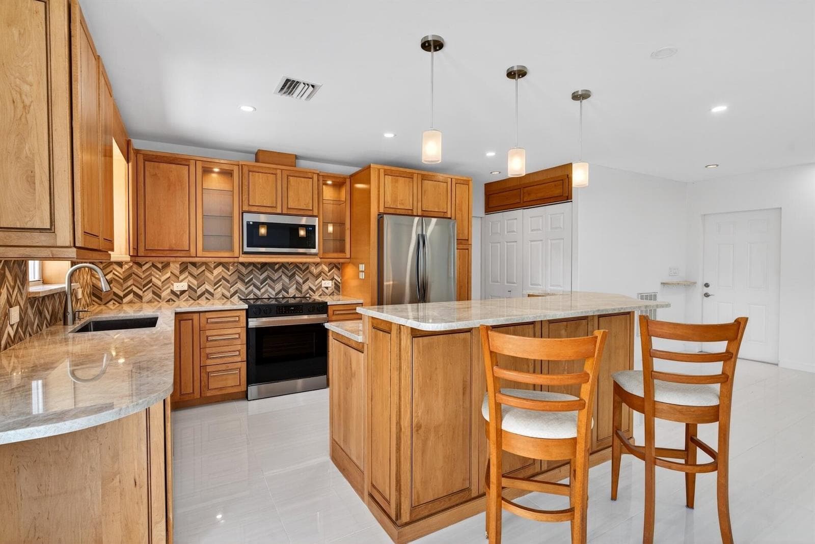 648 NW 30th Court, Wilton Manors FL 33311 photo 4