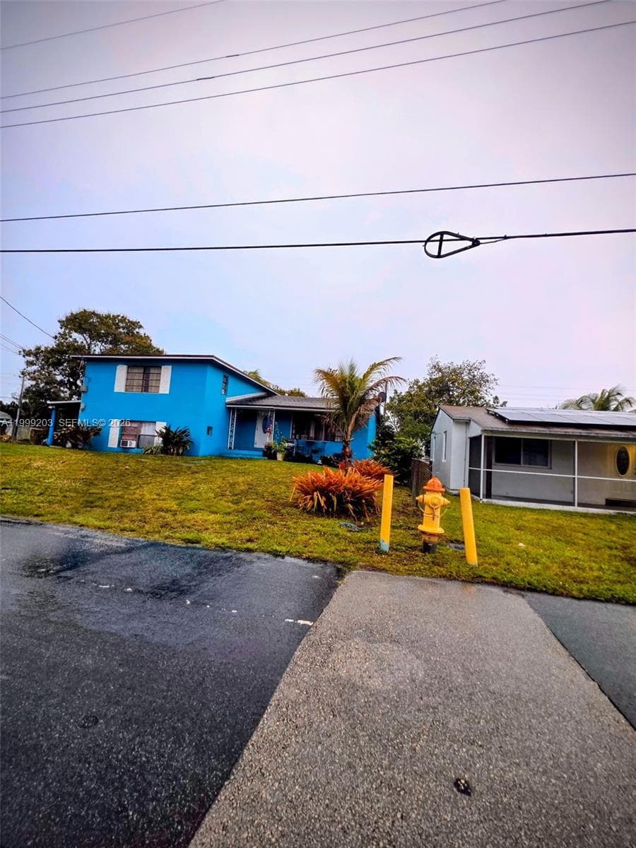 720 SW 7th Ter, Hallandale Beach FL 33009 photo 3