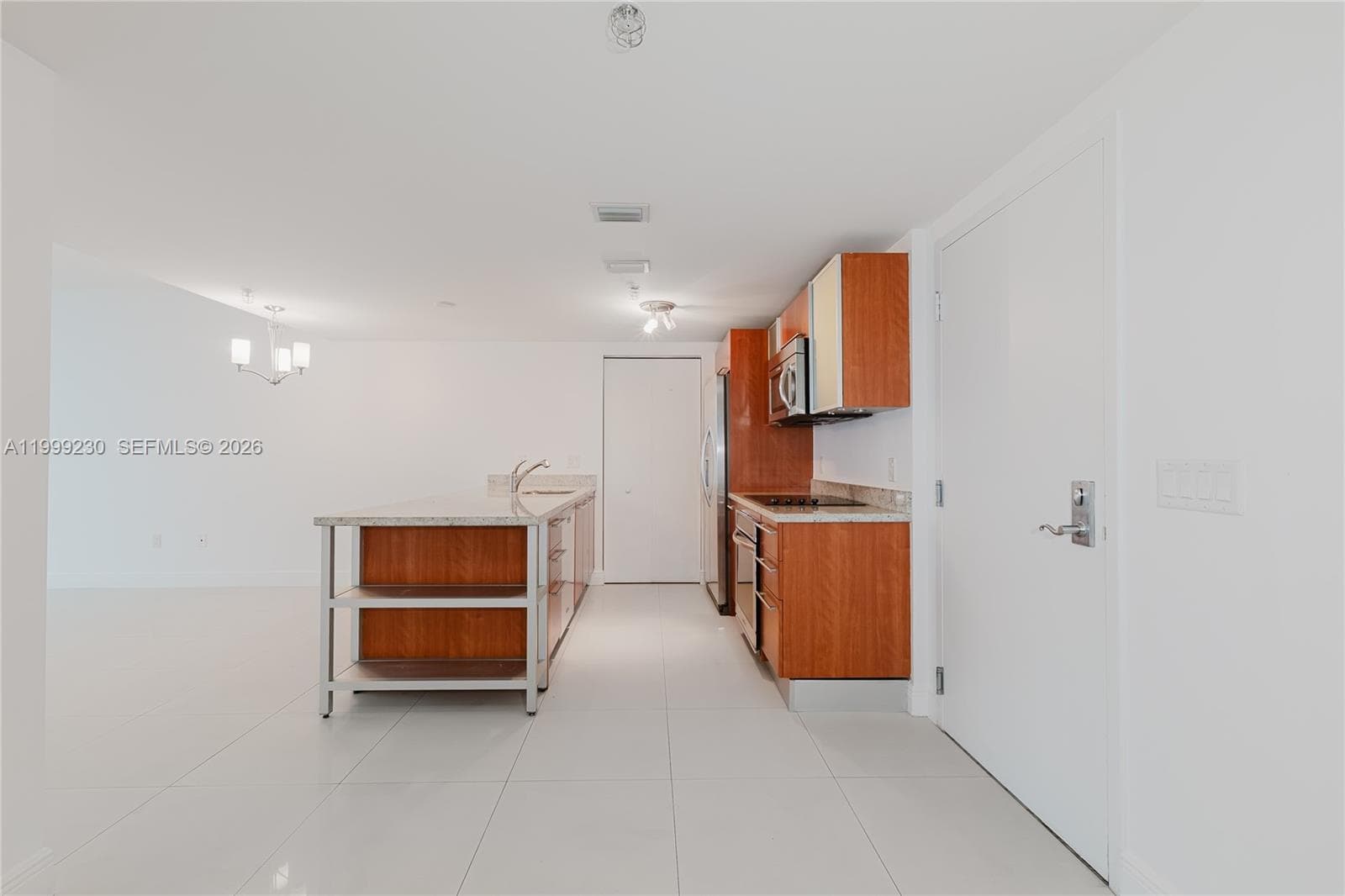 185 SW 7th St # 2007, Miami FL 33130 photo 2