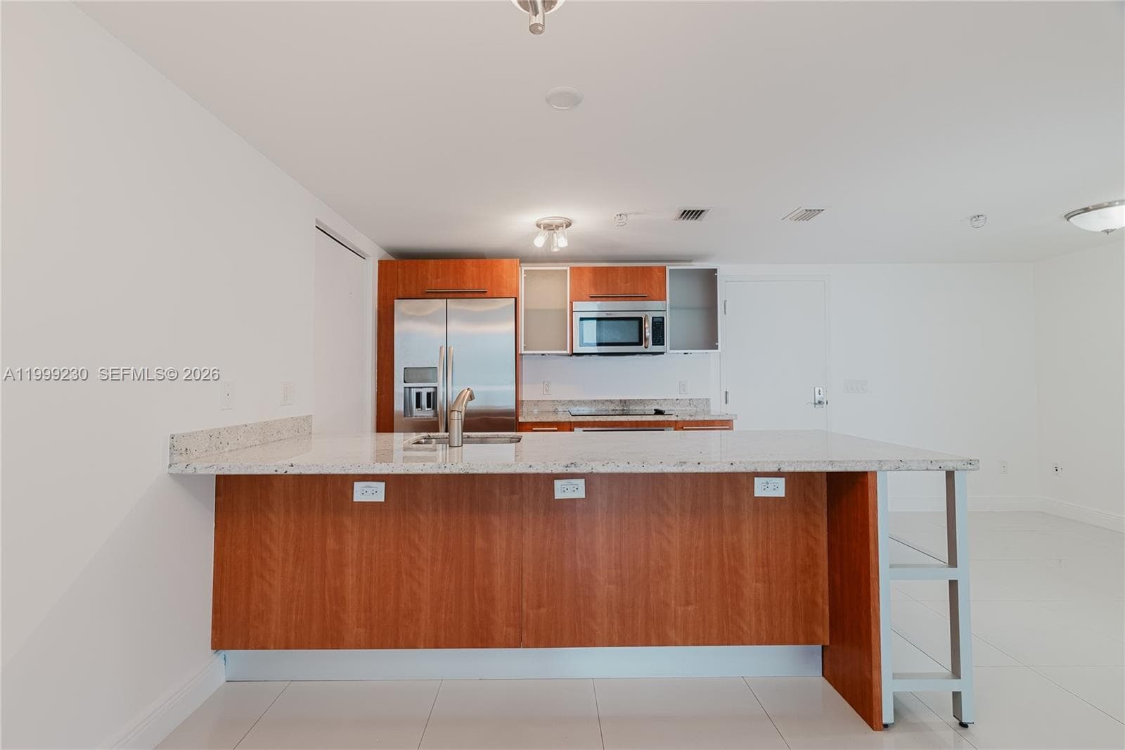 185 SW 7th St # 2007, Miami FL 33130 photo 3
