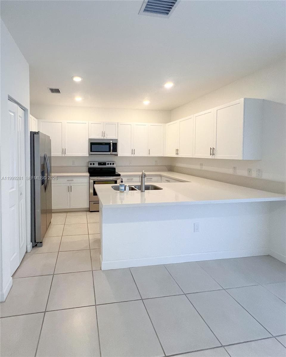 20800 NE 5th Ct, Miami FL 33179 photo 5
