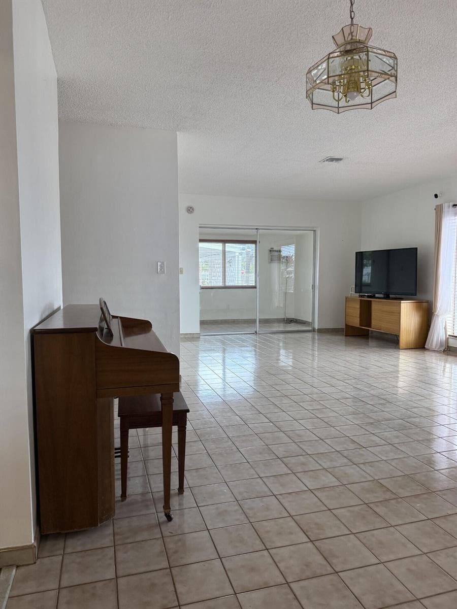 957 W 67th Street, Hialeah FL 33012 photo 3