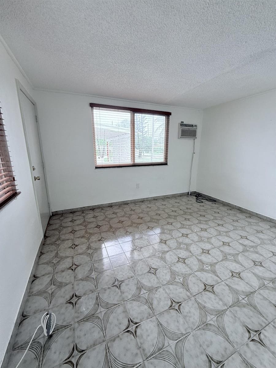 957 W 67th Street, Hialeah FL 33012 photo 4