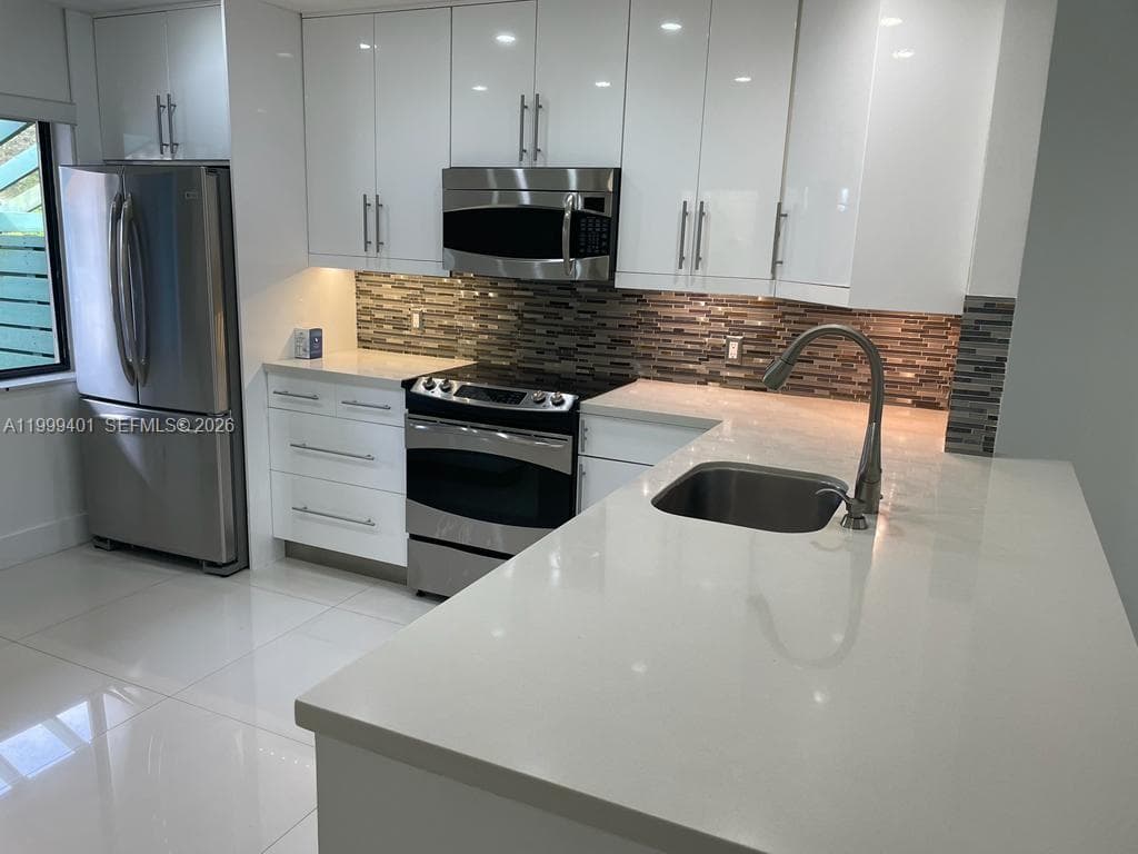 454 Lakeview Dr # 2, Weston FL 33326 photo 4