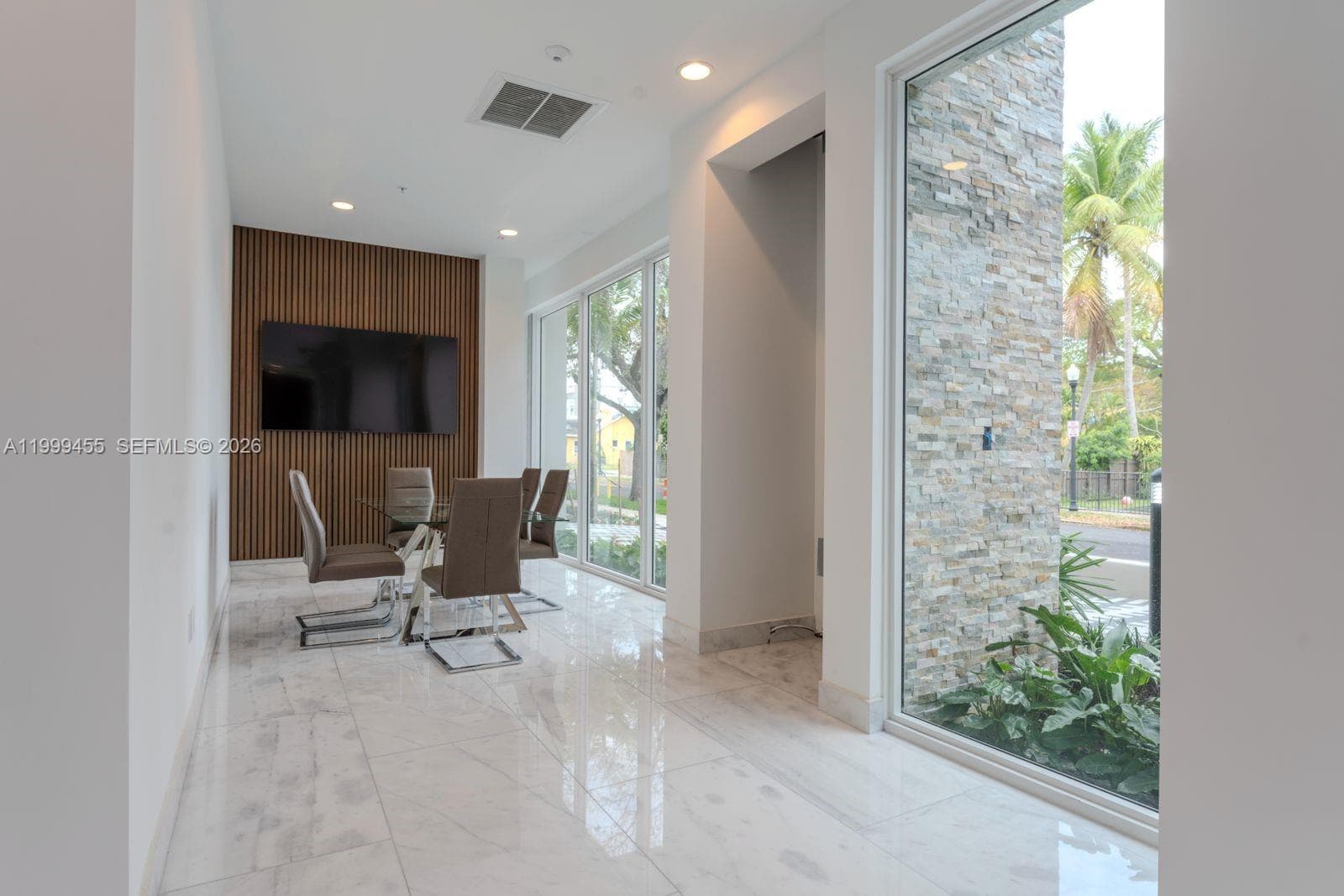 1850 Monroe St # 410, Hollywood FL 33020