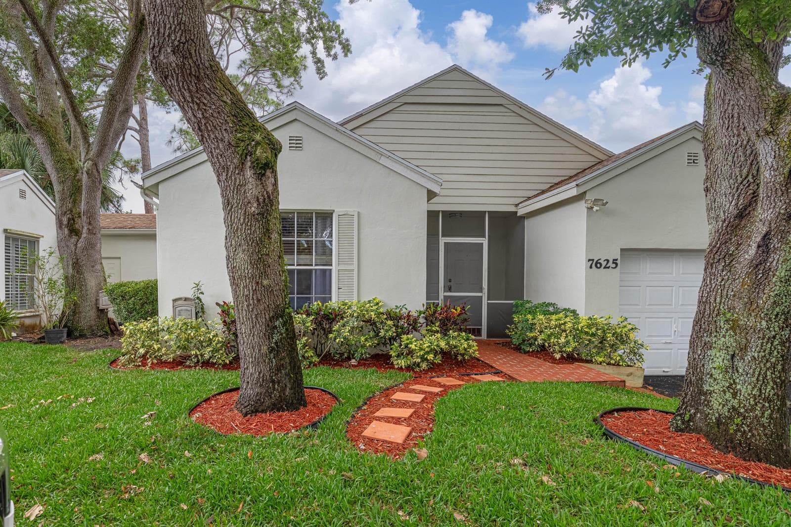 7625 Forest Green Lane, Boynton Beach FL 33436 photo 2