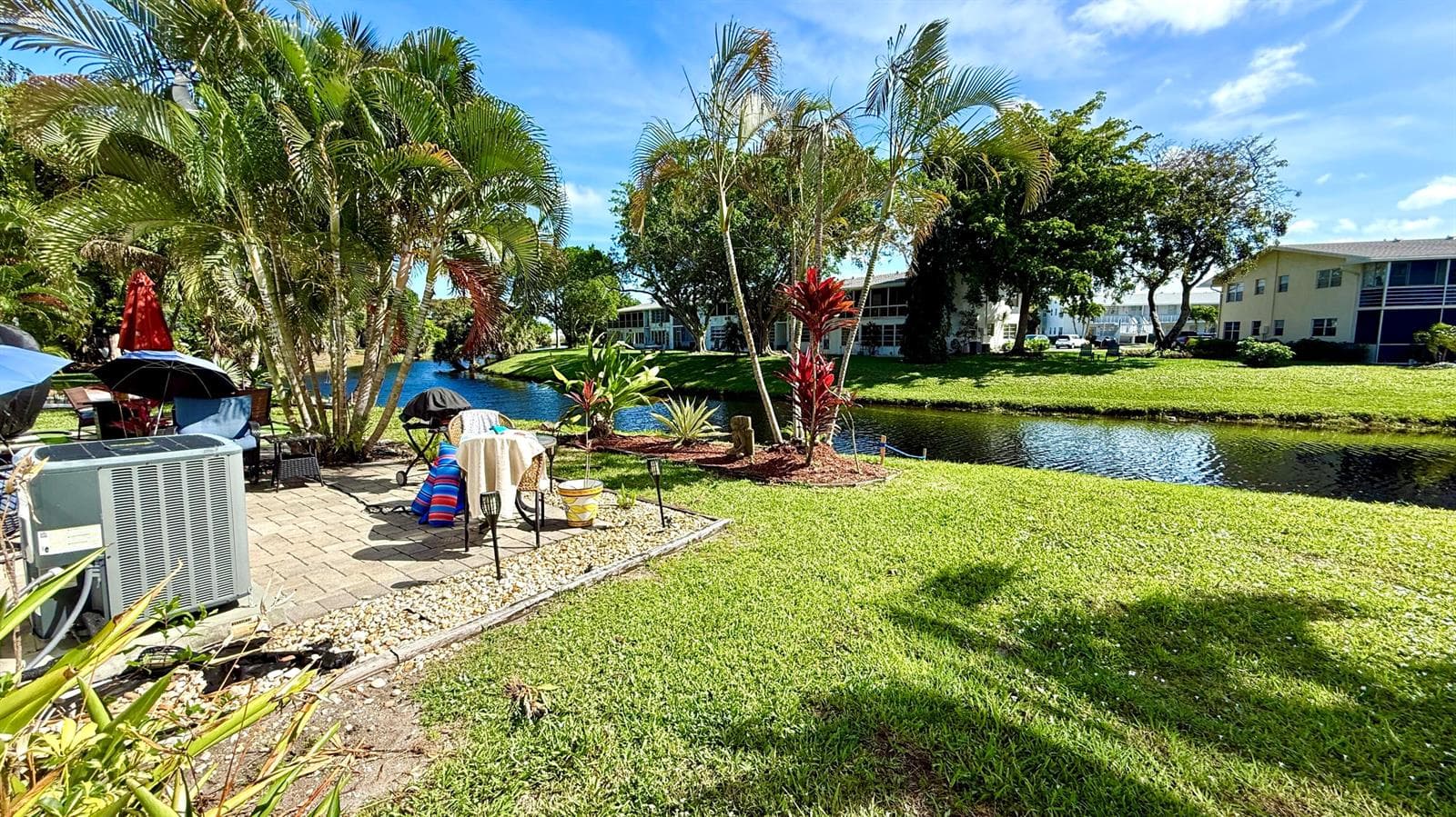 79 Lyndhurst D, Deerfield Beach FL 33442 photo 2