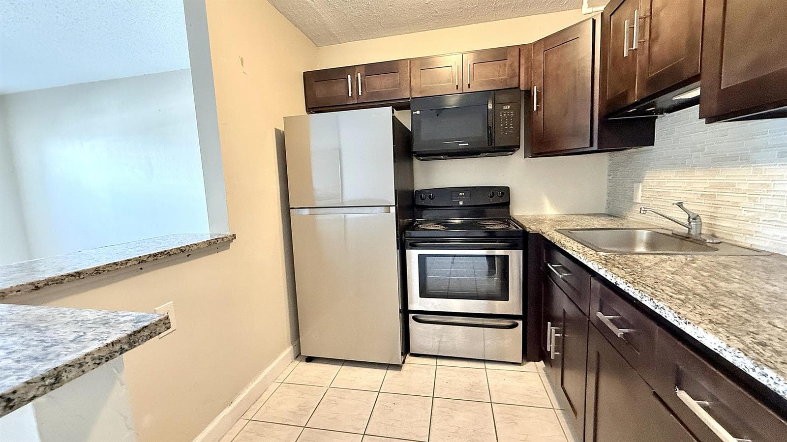 79 Lyndhurst D, Deerfield Beach FL 33442 photo 3