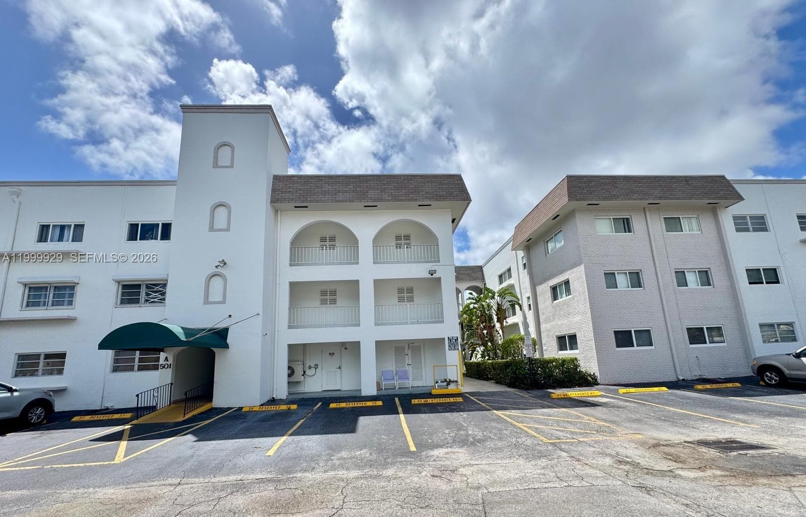 581 Blue Heron Drive # B, Hallandale Beach FL 33009 photo 2