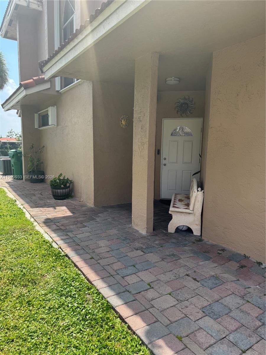 8270 NW 191st Ln # 13L, Hialeah FL 33015 photo 2