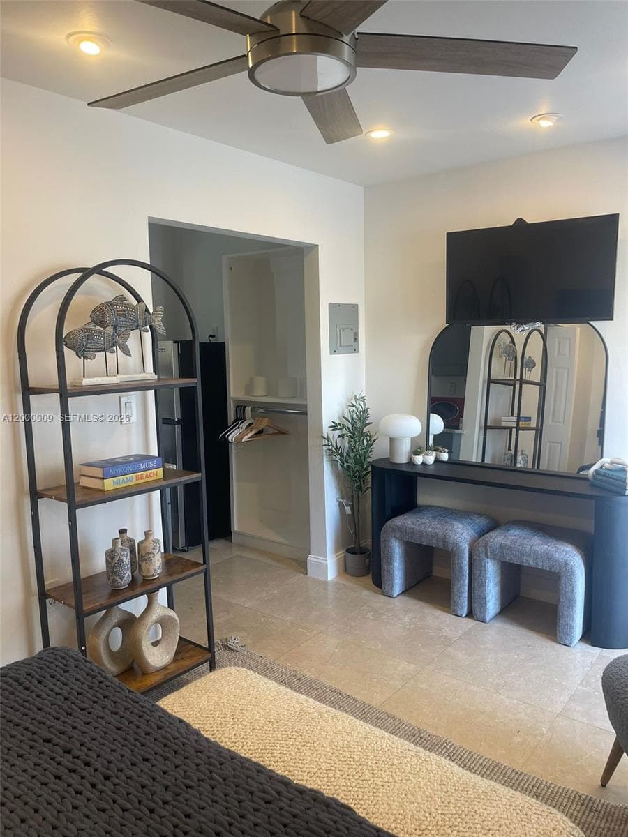 338 Roosevelt St, Hollywood FL 33019 photo 2