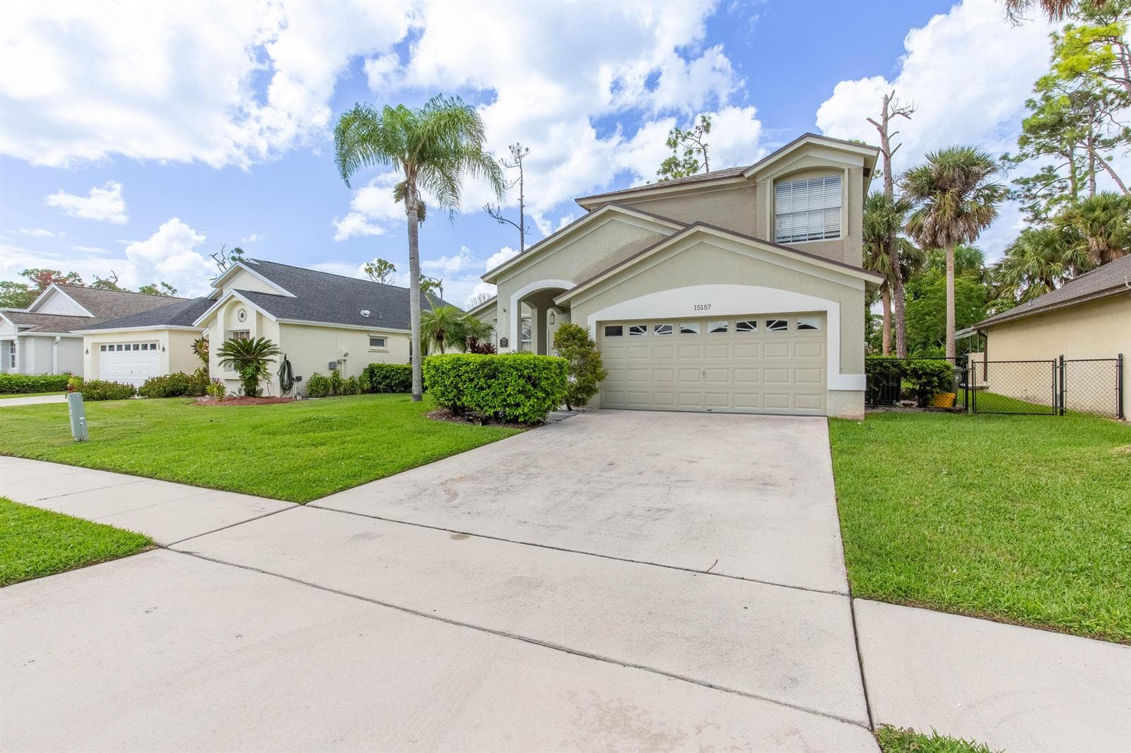 15157 Oak Chase Court, Wellington FL 33414 photo 2