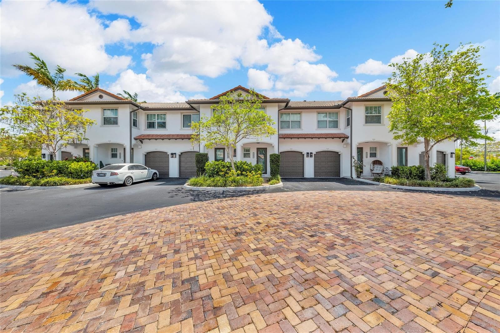 1327 SE 3rd Avenue, Pompano Beach FL 33060 photo 2