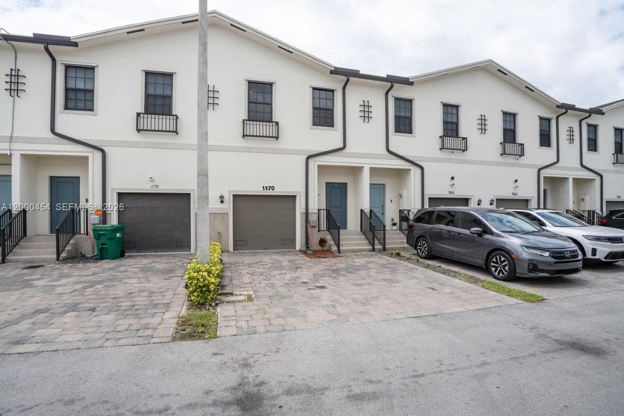 1170 SW 7th Ct, Florida City FL 33034 photo 2