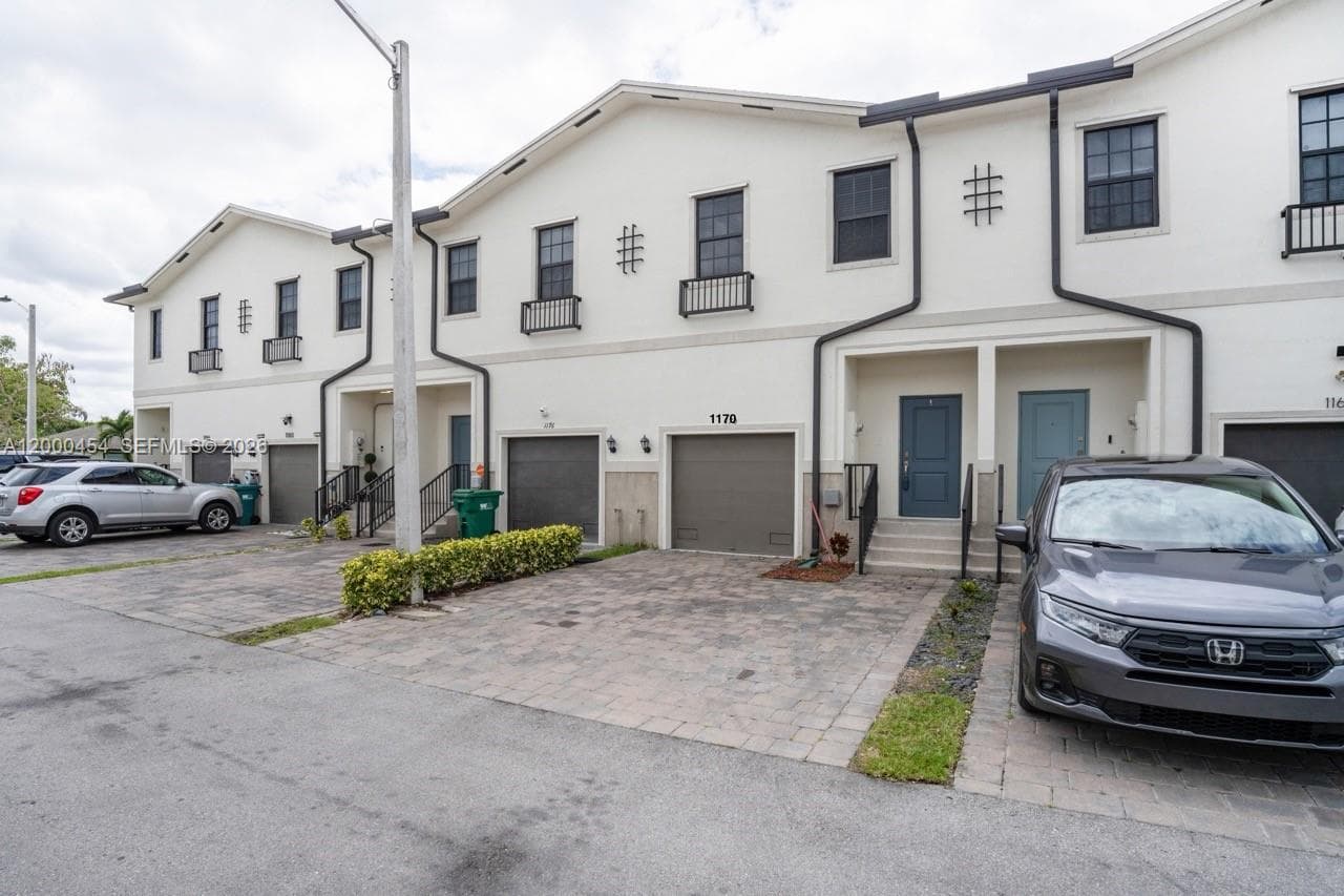 1170 SW 7th Ct, Florida City FL 33034 photo 3