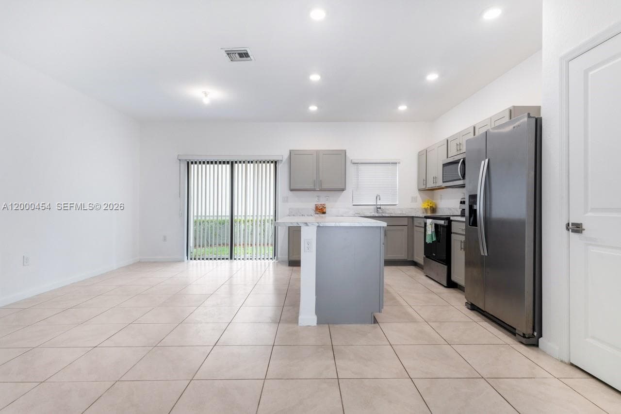1170 SW 7th Ct, Florida City FL 33034 photo 4