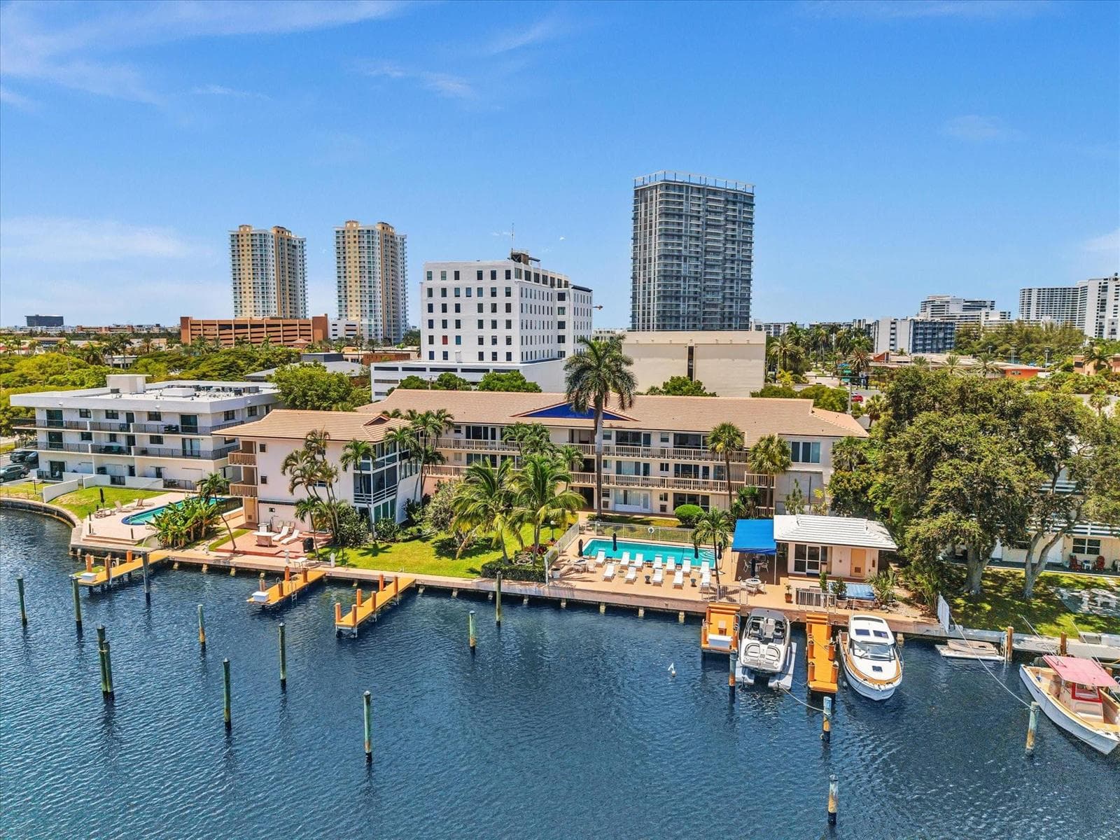 2000 Diana Drive # 207, Hallandale Beach FL 33009