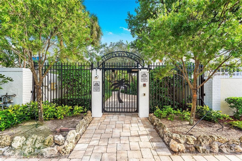 3213 Dover Road, Pompano Beach FL 33062 photo 3