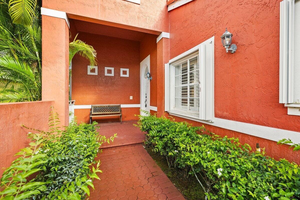 363 SW 161st Avenue, Pembroke Pines FL 33027 photo 2