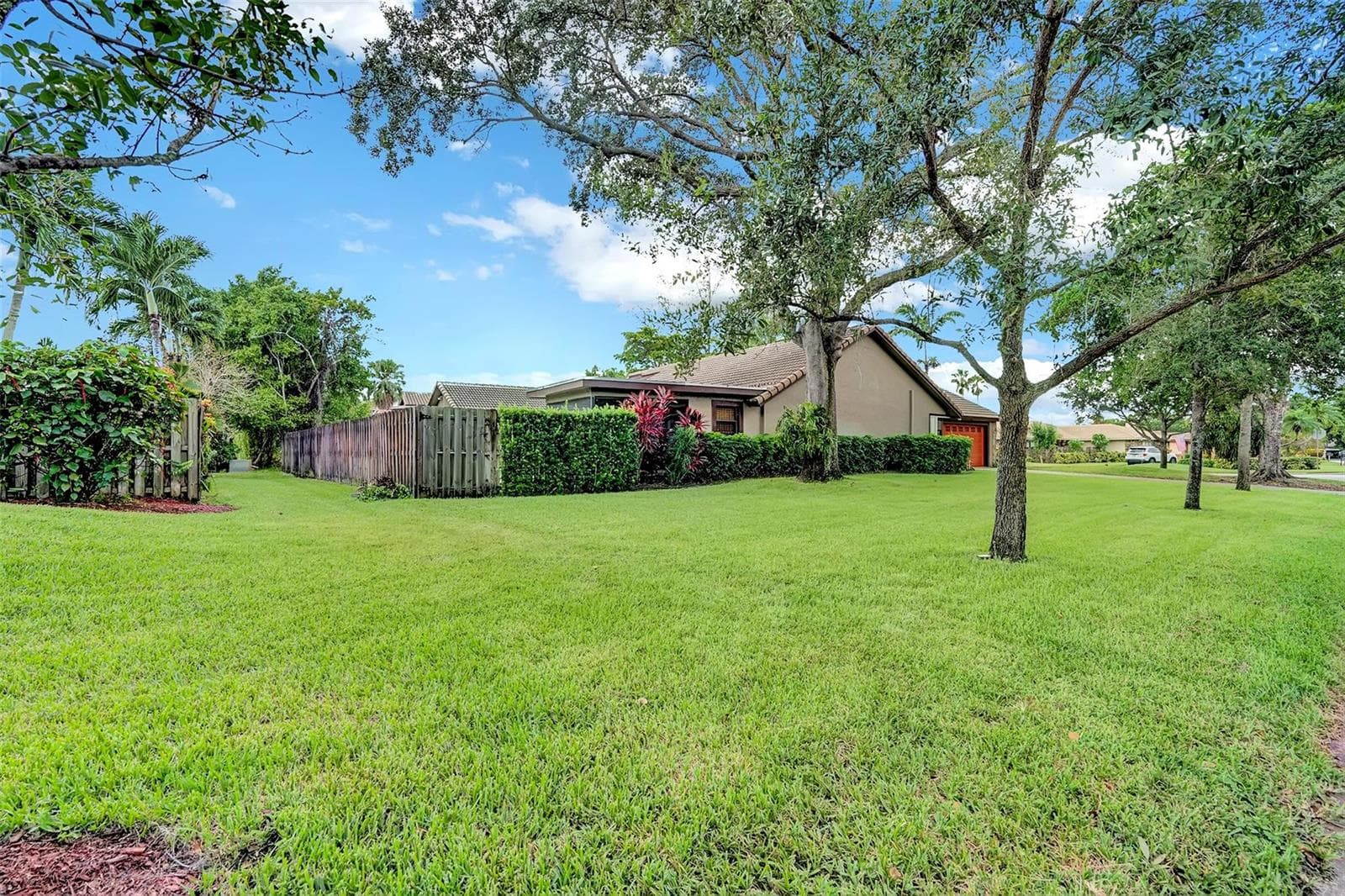 197 NW 104th Avenue, Coral Springs FL 33071 photo 2