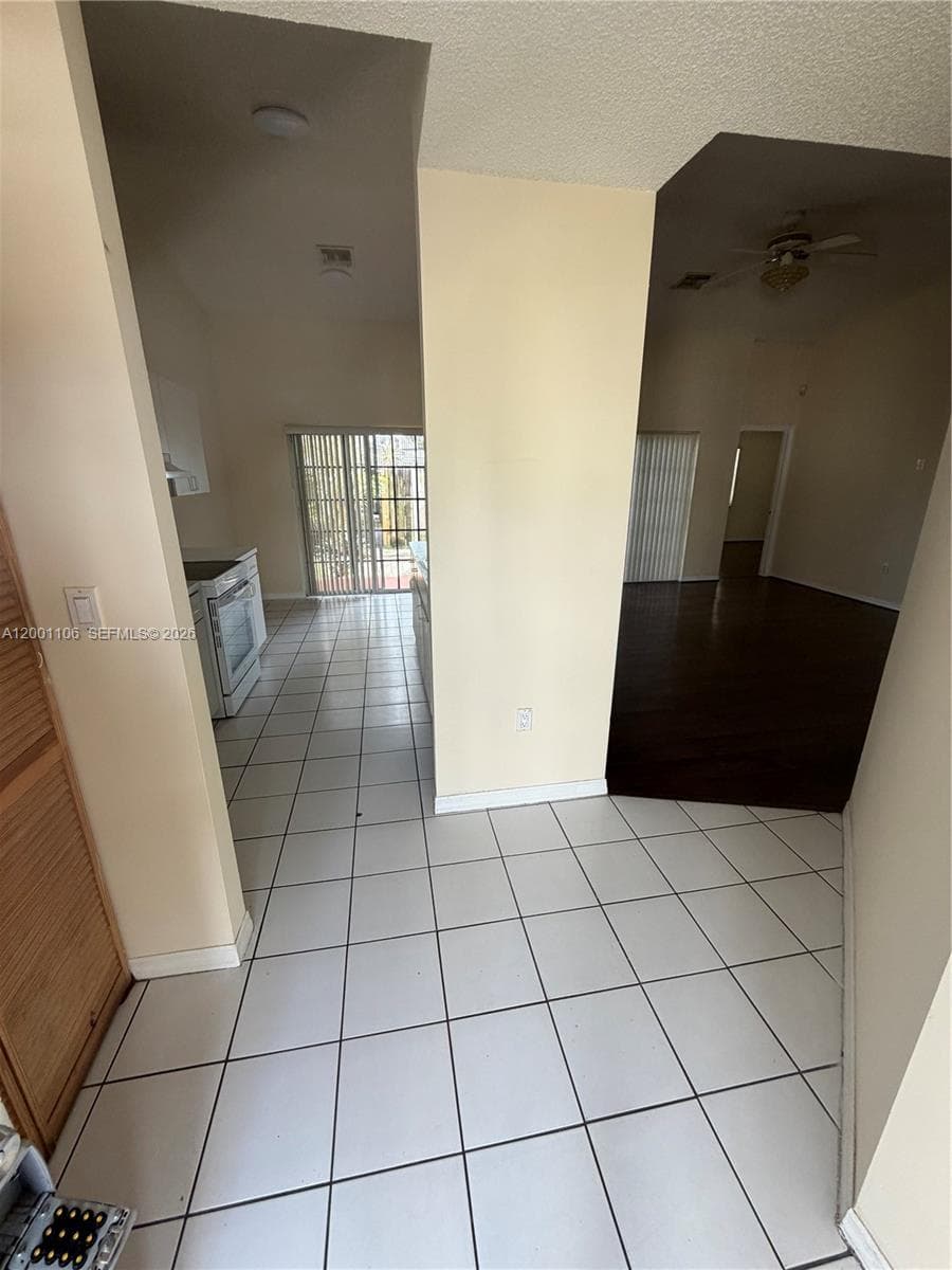 960 NE 214th Ln # 04, Miami FL 33179 photo 2