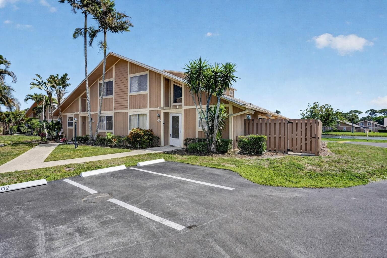 102 Maplecrest Circle, Jupiter FL 33458 photo 2