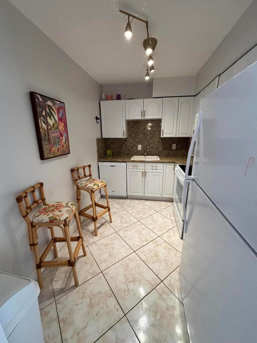 510 Prosperity Farms Road # 8b, North Palm Beach FL 33408 photo 3