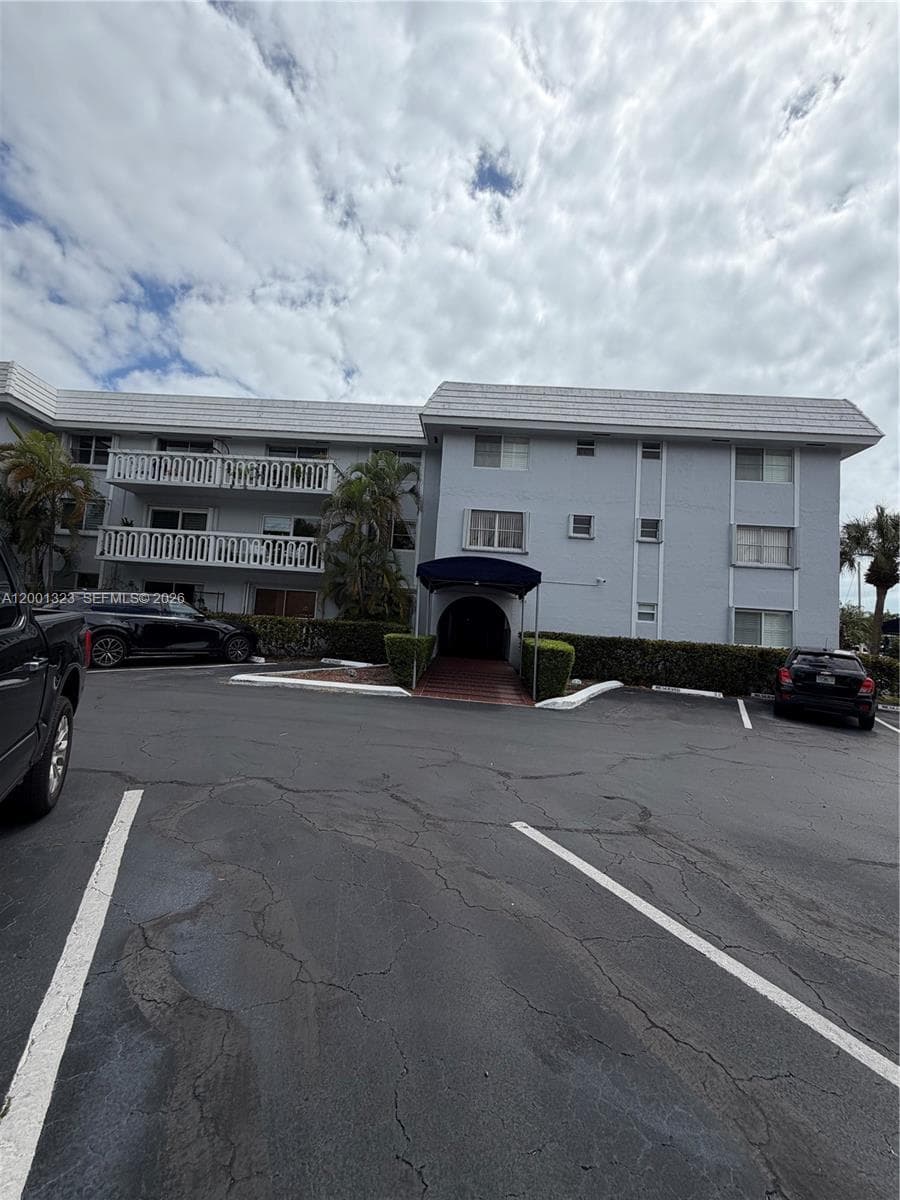 100 Edgewater Dr # 127, Coral Gables FL 33133