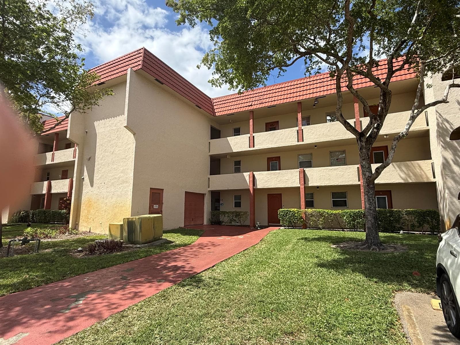 8051 Sunrise Lakes Drive N # 210, Sunrise FL 33322 photo 3