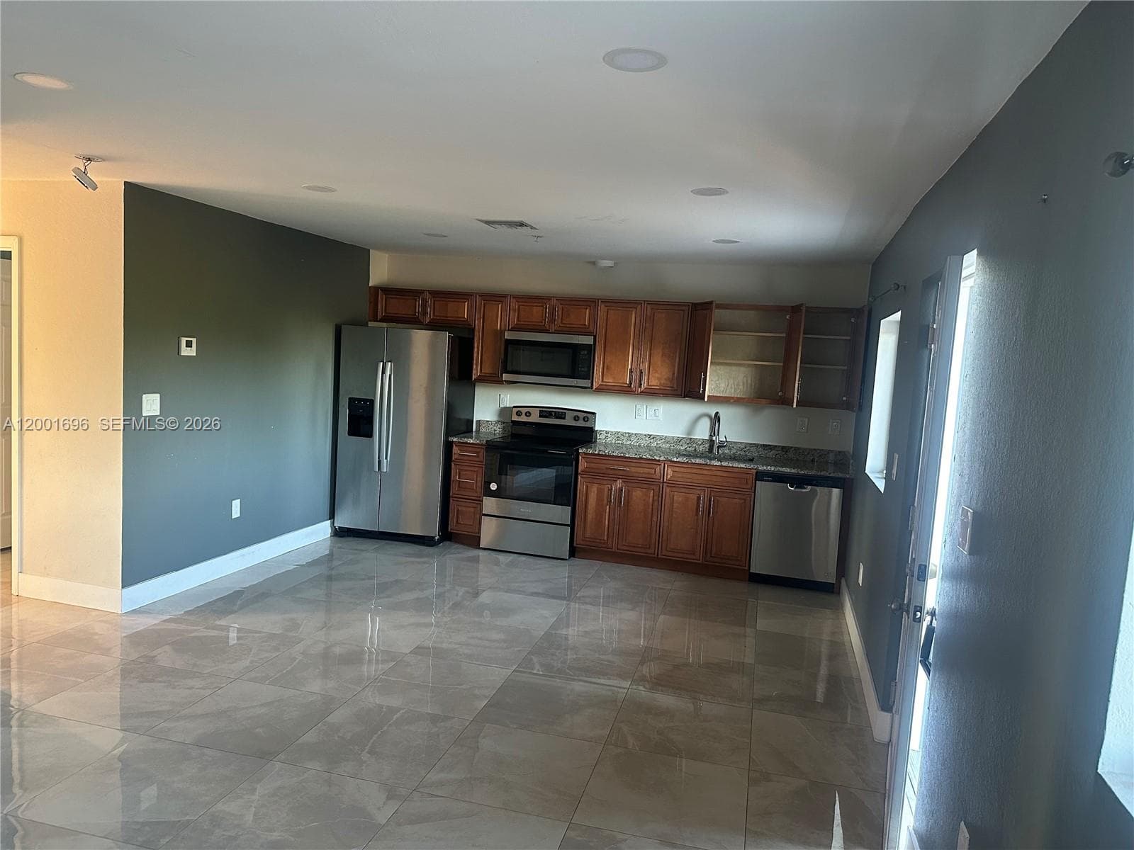 587 NW 100th St # C, Miami, FL 33150 photo 3