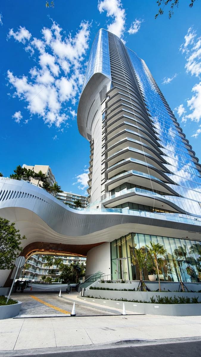 175 SE 25 RD # 504, Miami FL 33129