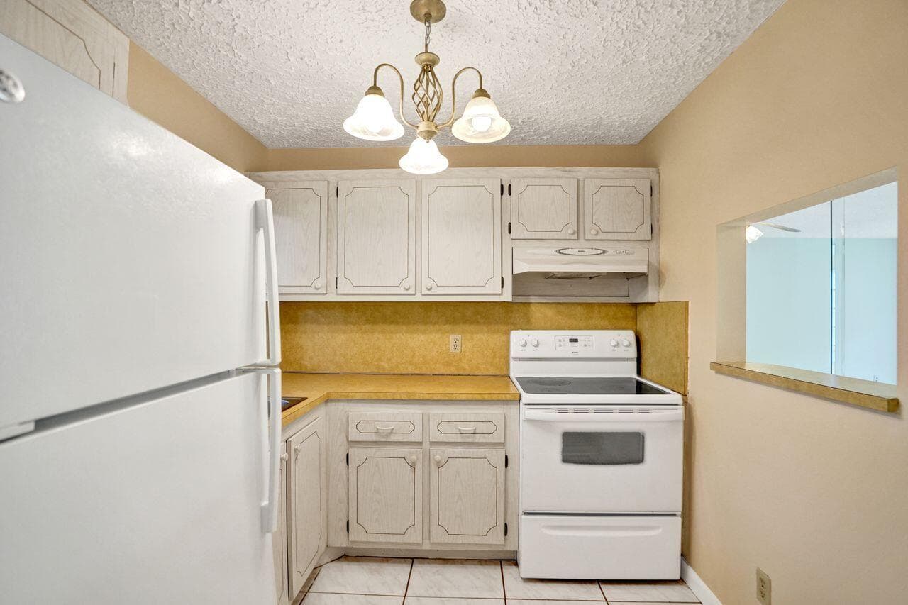 9460 Sunrise Lakes Boulevard # 106, Sunrise FL 33322 photo 3