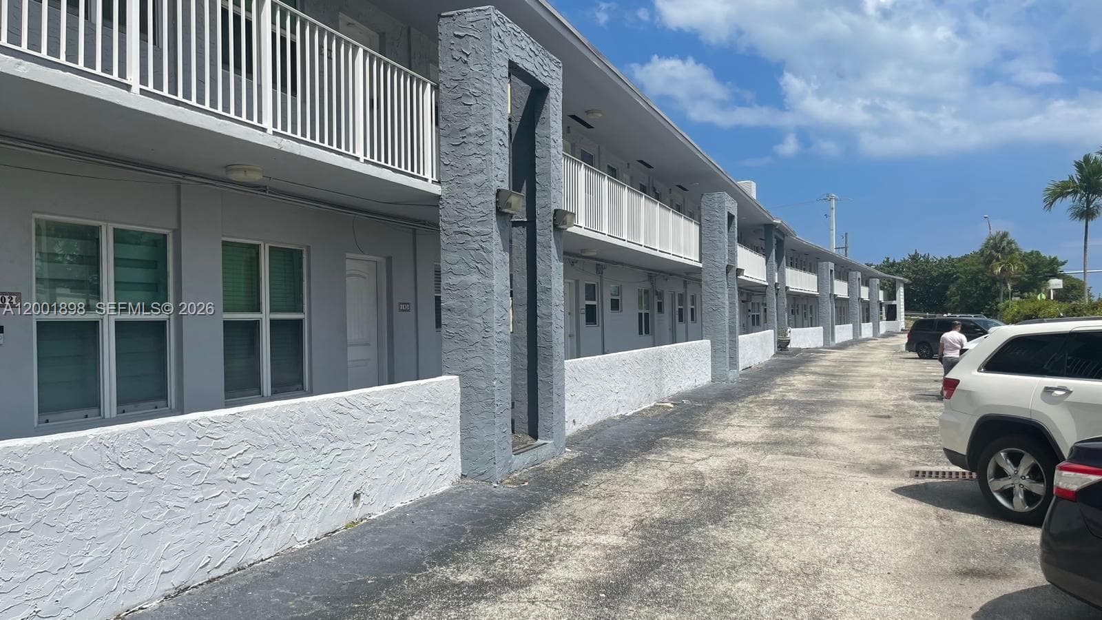2225 NE 123rd St # 204, North Miami FL 33181