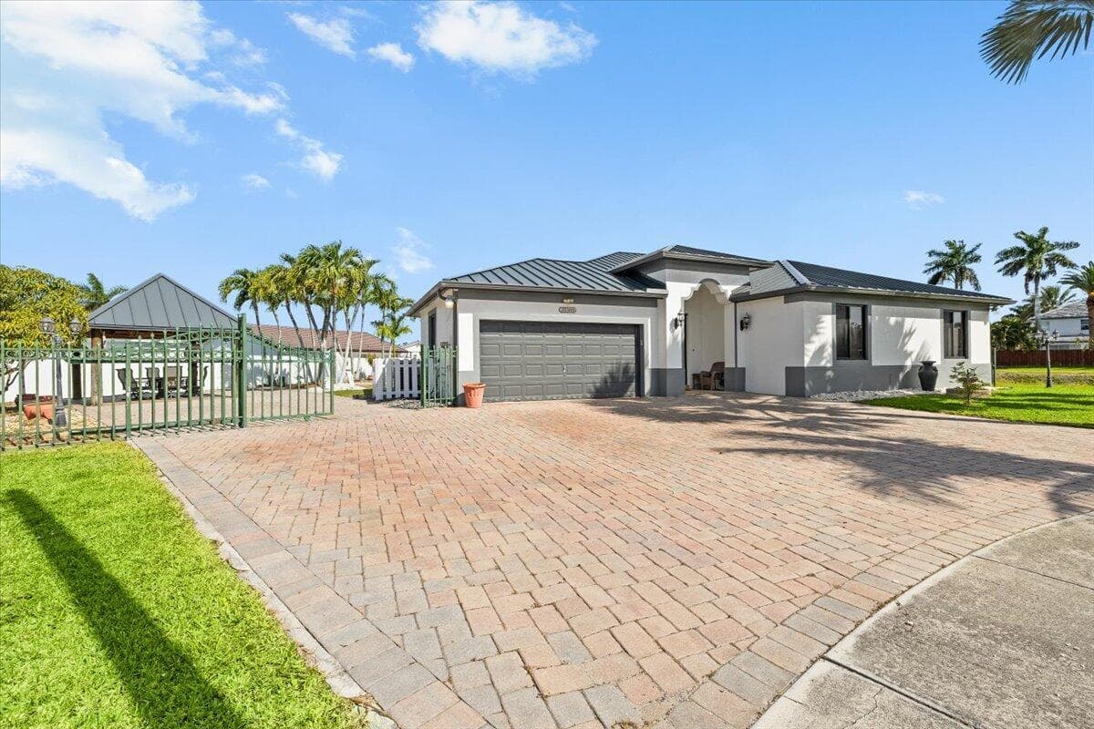 20300 SW 129th Place, Miami FL 33177 photo 2