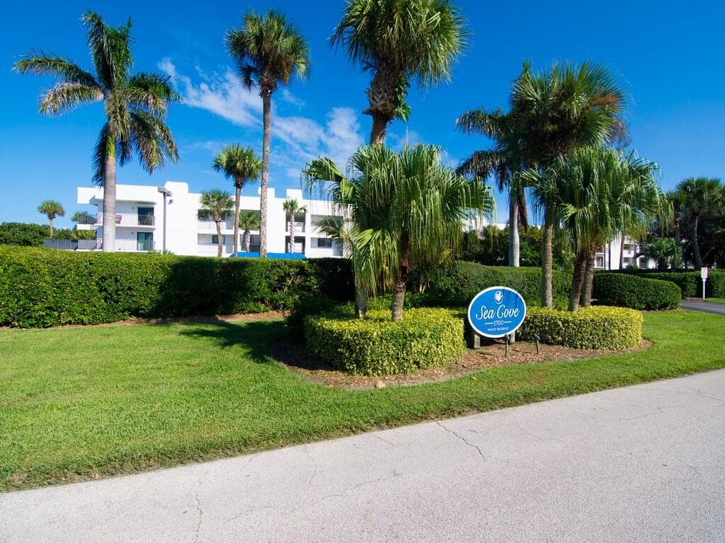 1700 Ocean Drive # 306, Vero Beach FL 32963 photo 2