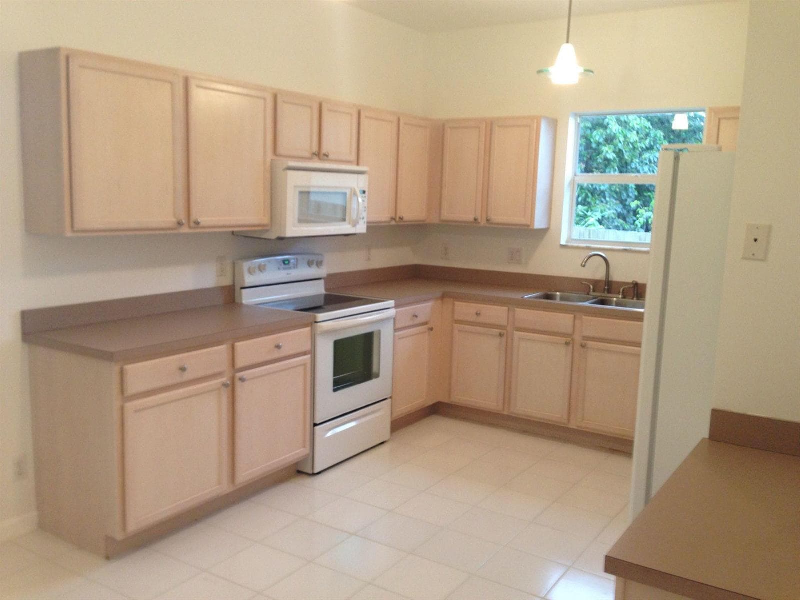 1731 Lavue Avenue, FL 33460 photo 2