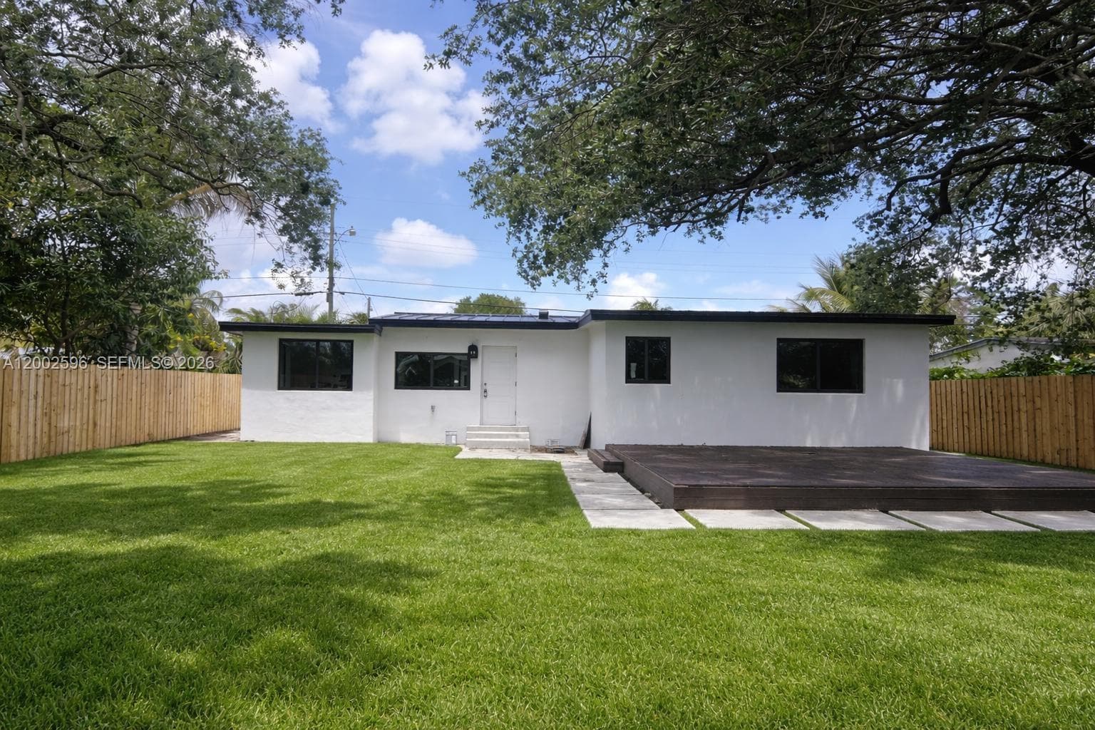 1242 NE 145th St, Miami FL 33161 photo 2