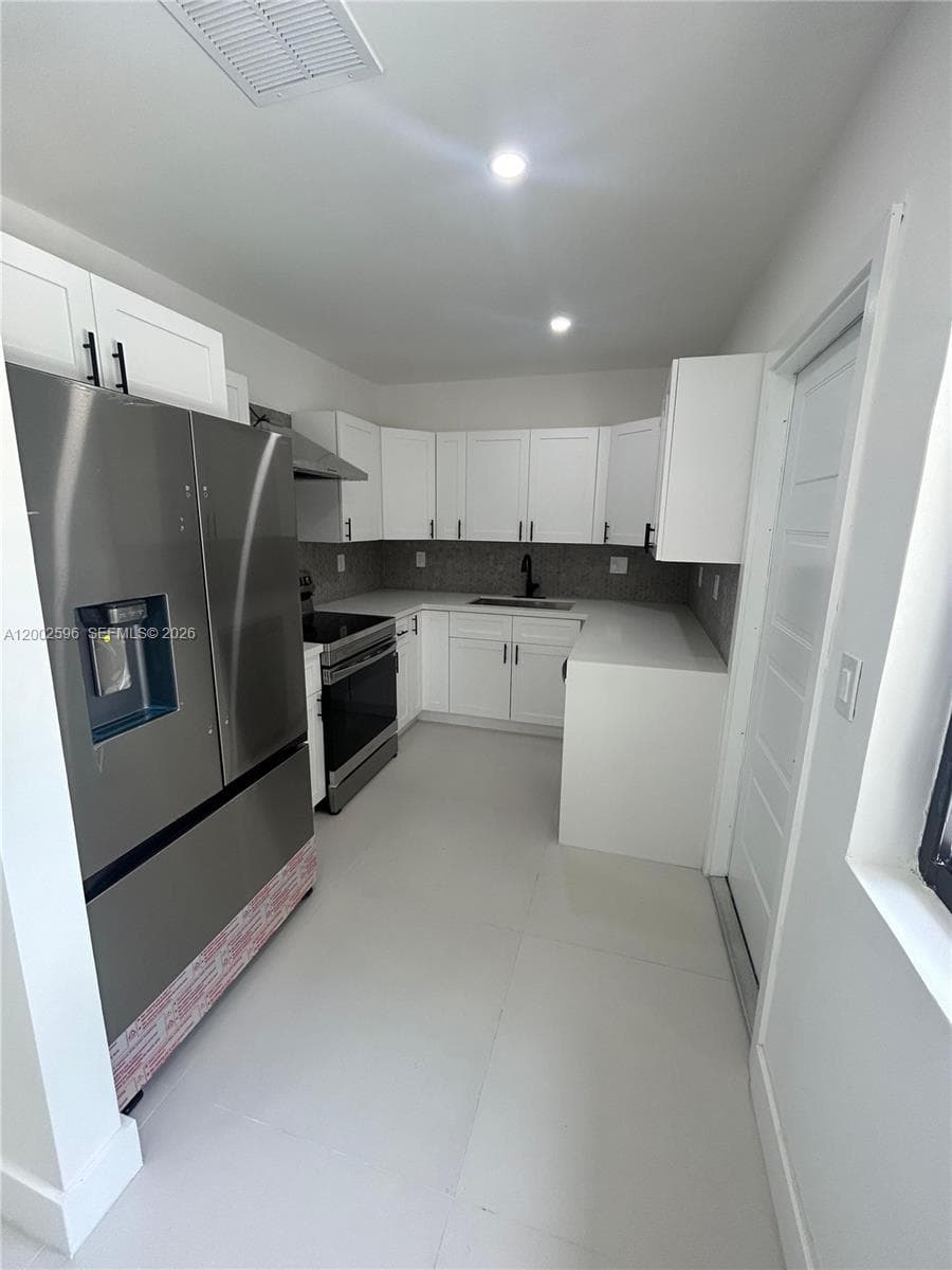 1242 NE 145th St, Miami FL 33161 photo 4
