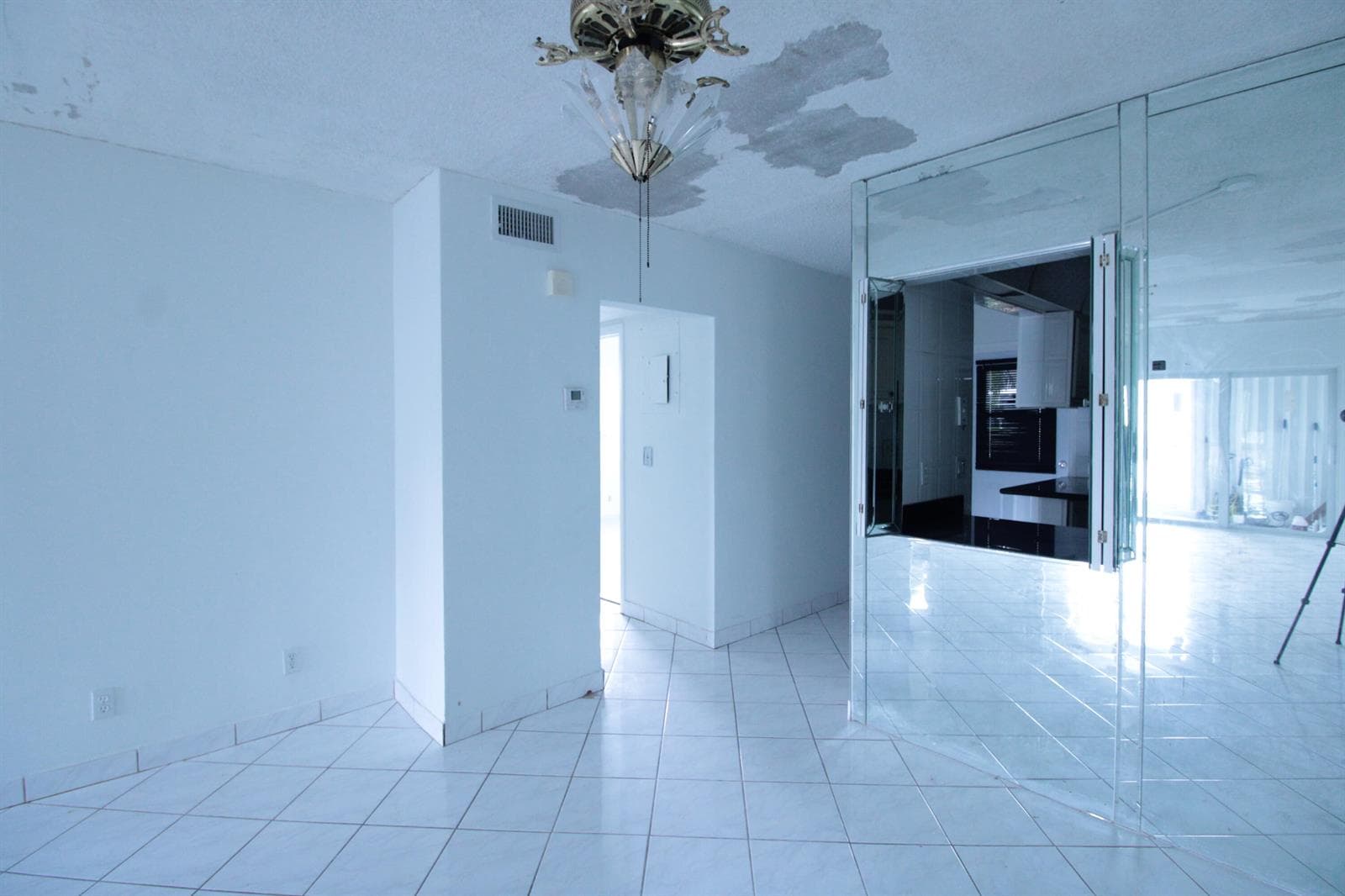 465 Paradise Isle Boulevard # 110, Hallandale Beach FL 33009 photo 5