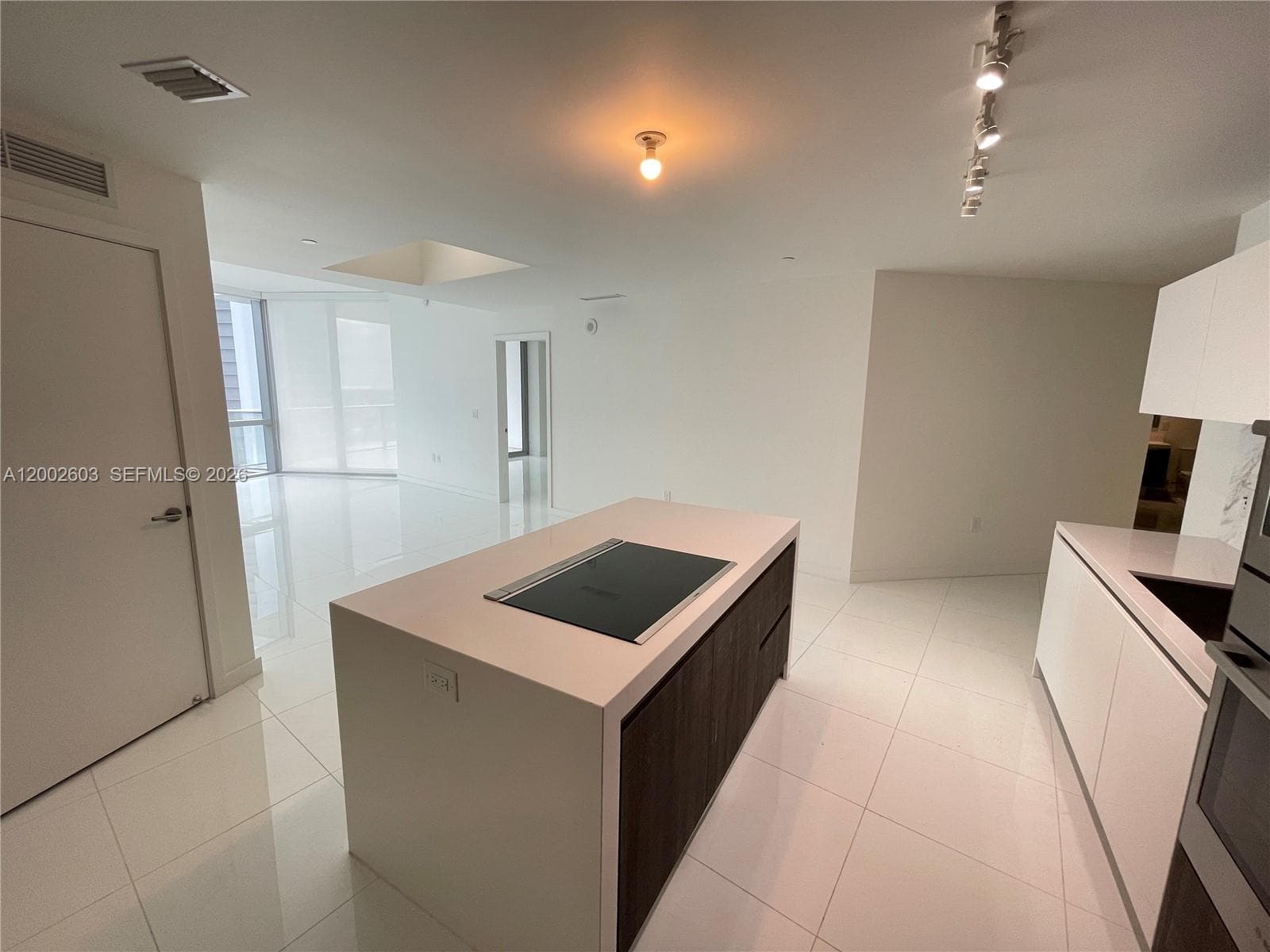 851 NE 1st Ave # 3103, Miami FL 33132 photo 4