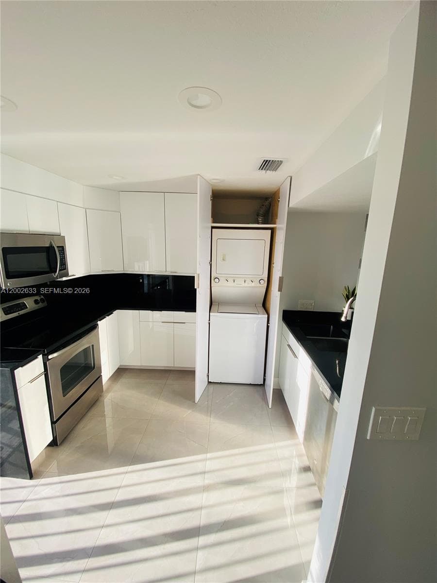 199 SW 12th Ave # C, Miami FL 33130 photo 2