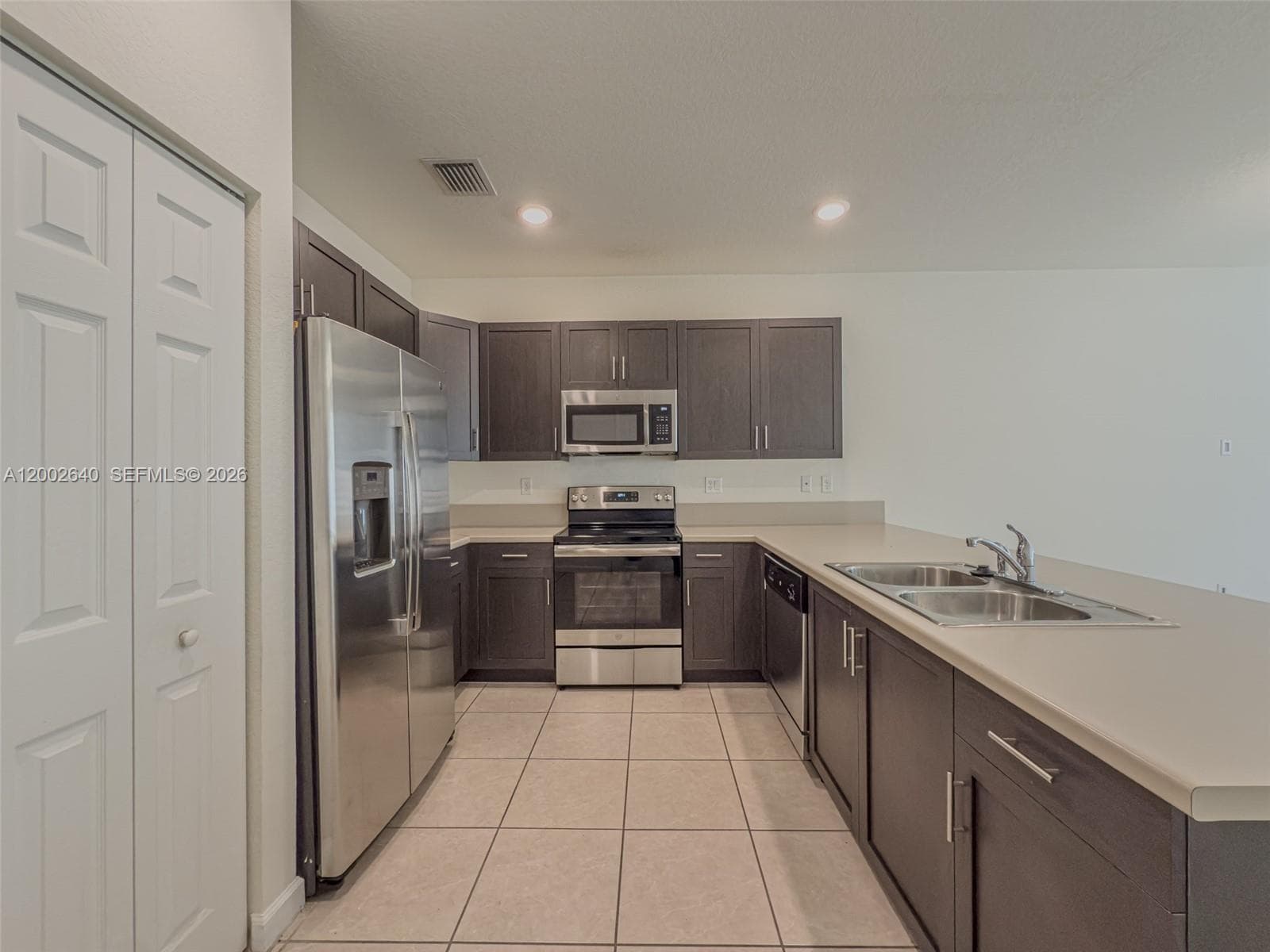 10629 W 32nd Ln, Miami Lakes FL 33018 photo 2