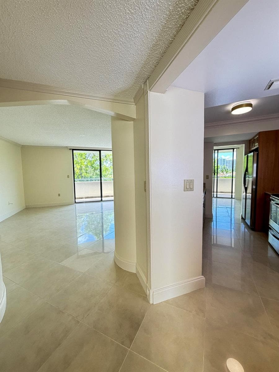 21085 NE 34th Avenue # 404-1, Aventura FL 33180 photo 4