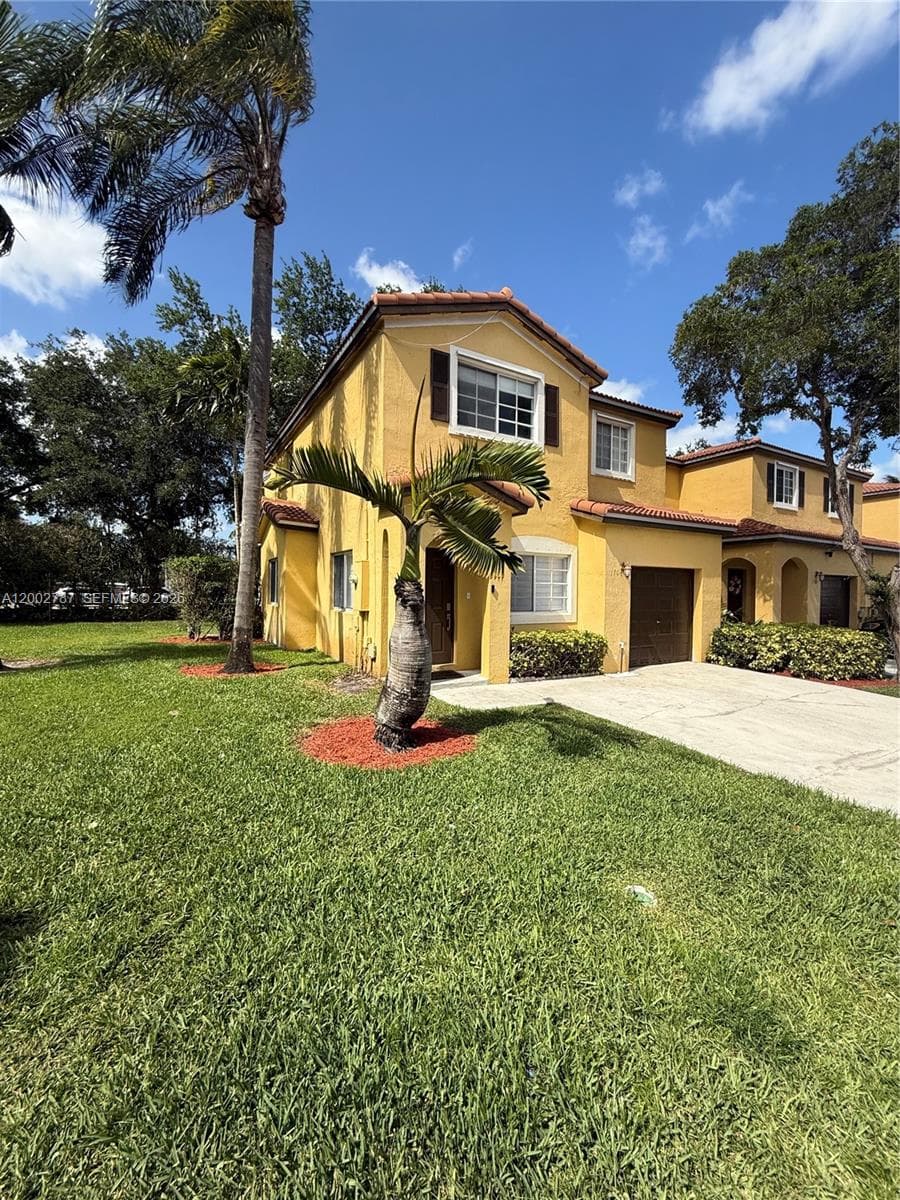 1704 SW 101st Ter, Miramar FL 33025 photo 2