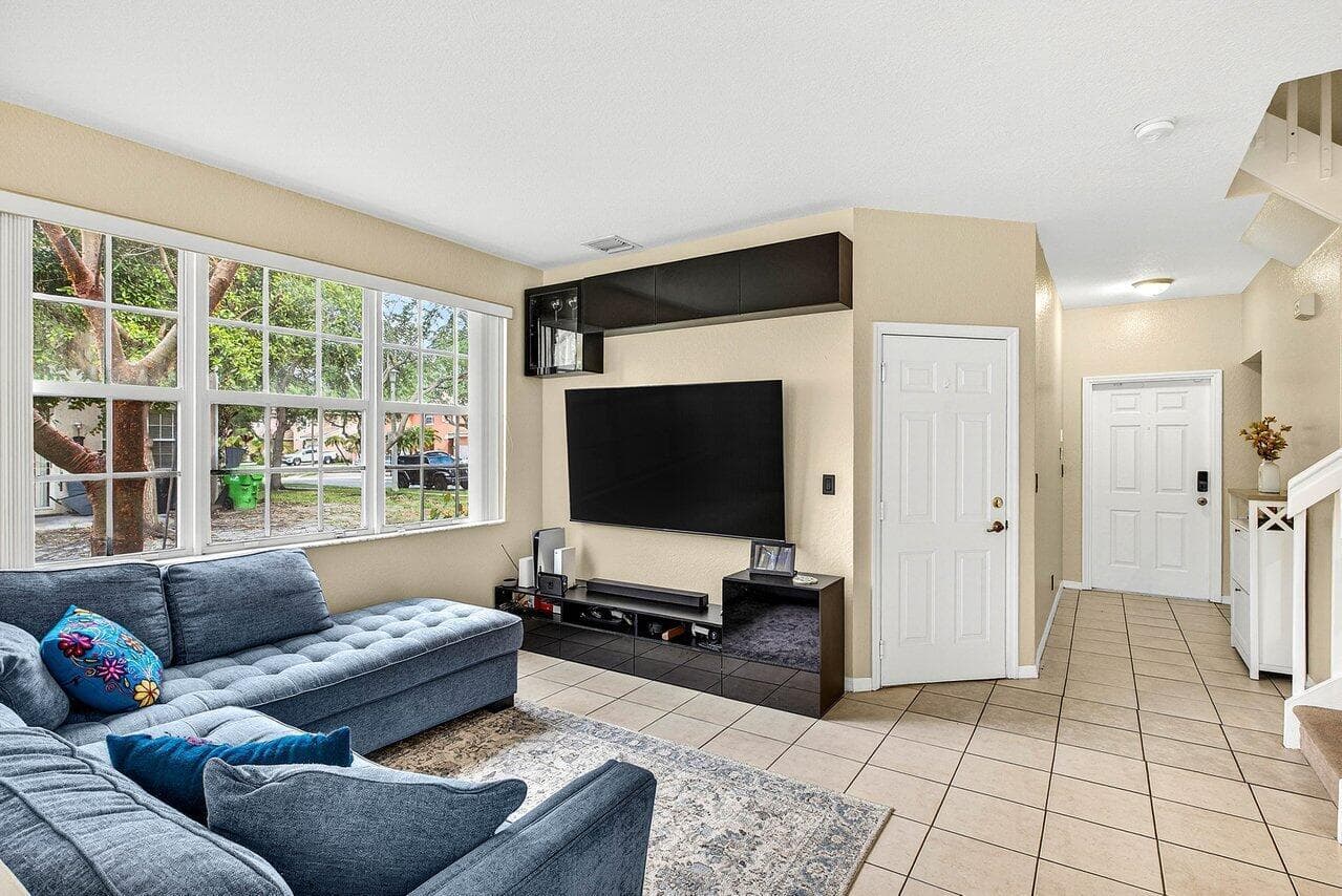 9090 NW 40th Place, Sunrise FL 33351 photo 3