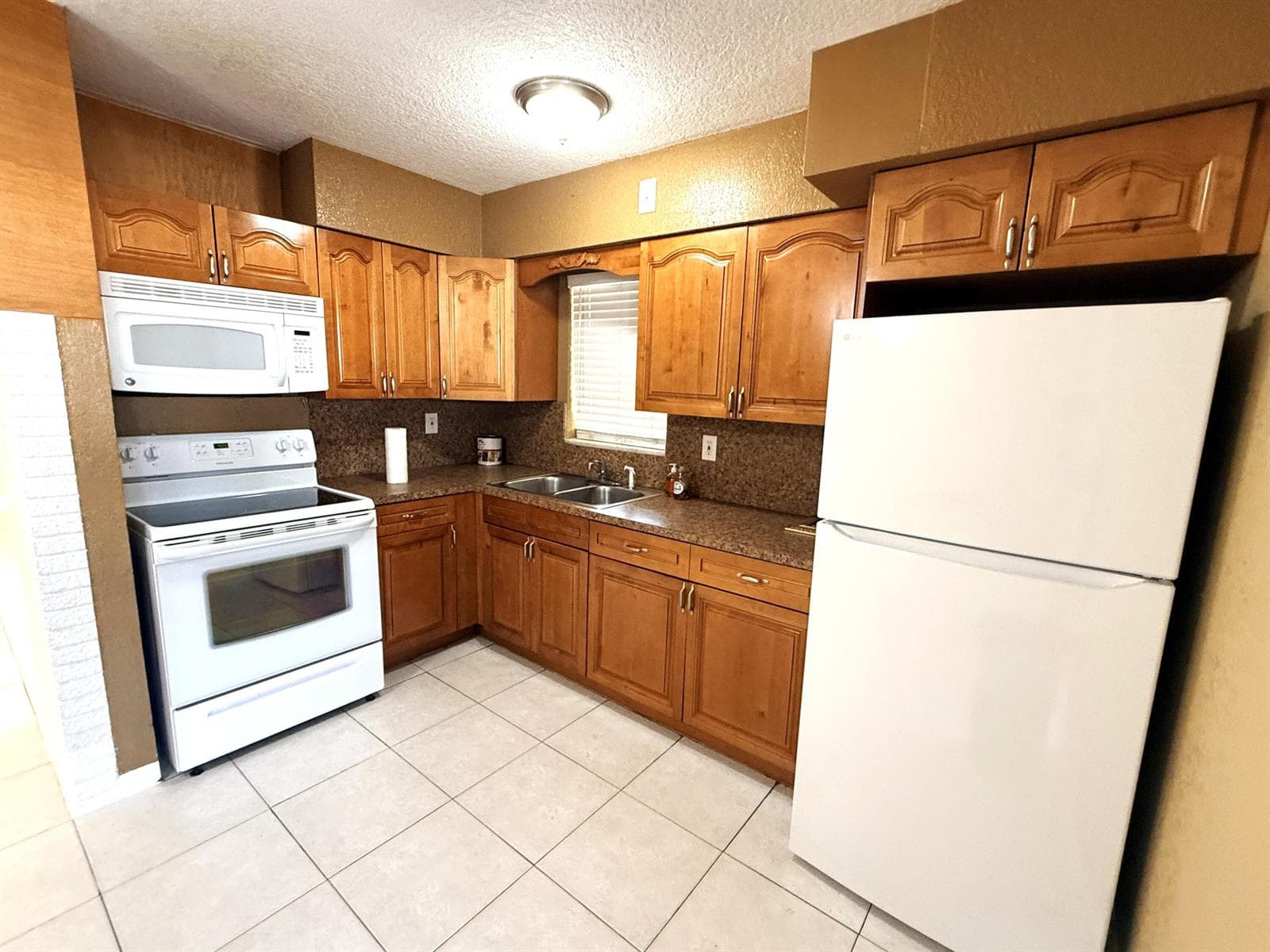 551 SE 15th Street # W, Pompano Beach, FL 33062 photo 2