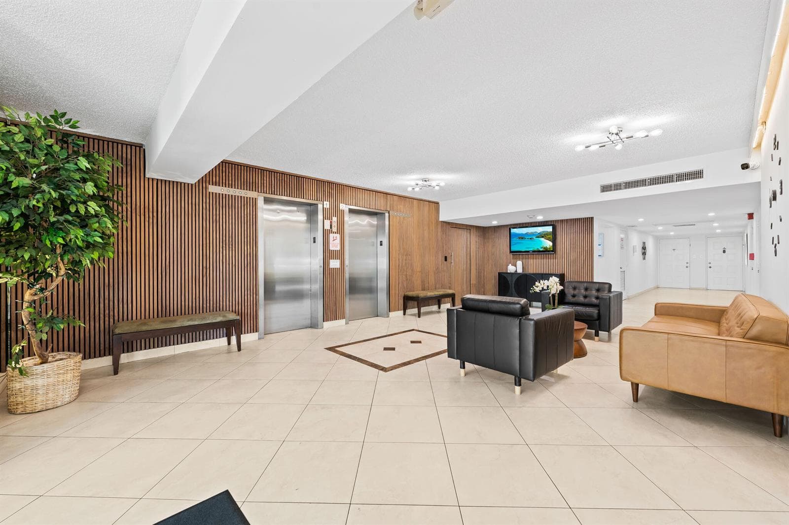 3960 Oaks Clubhouse Drive # 304, Pompano Beach FL 33069 photo 2