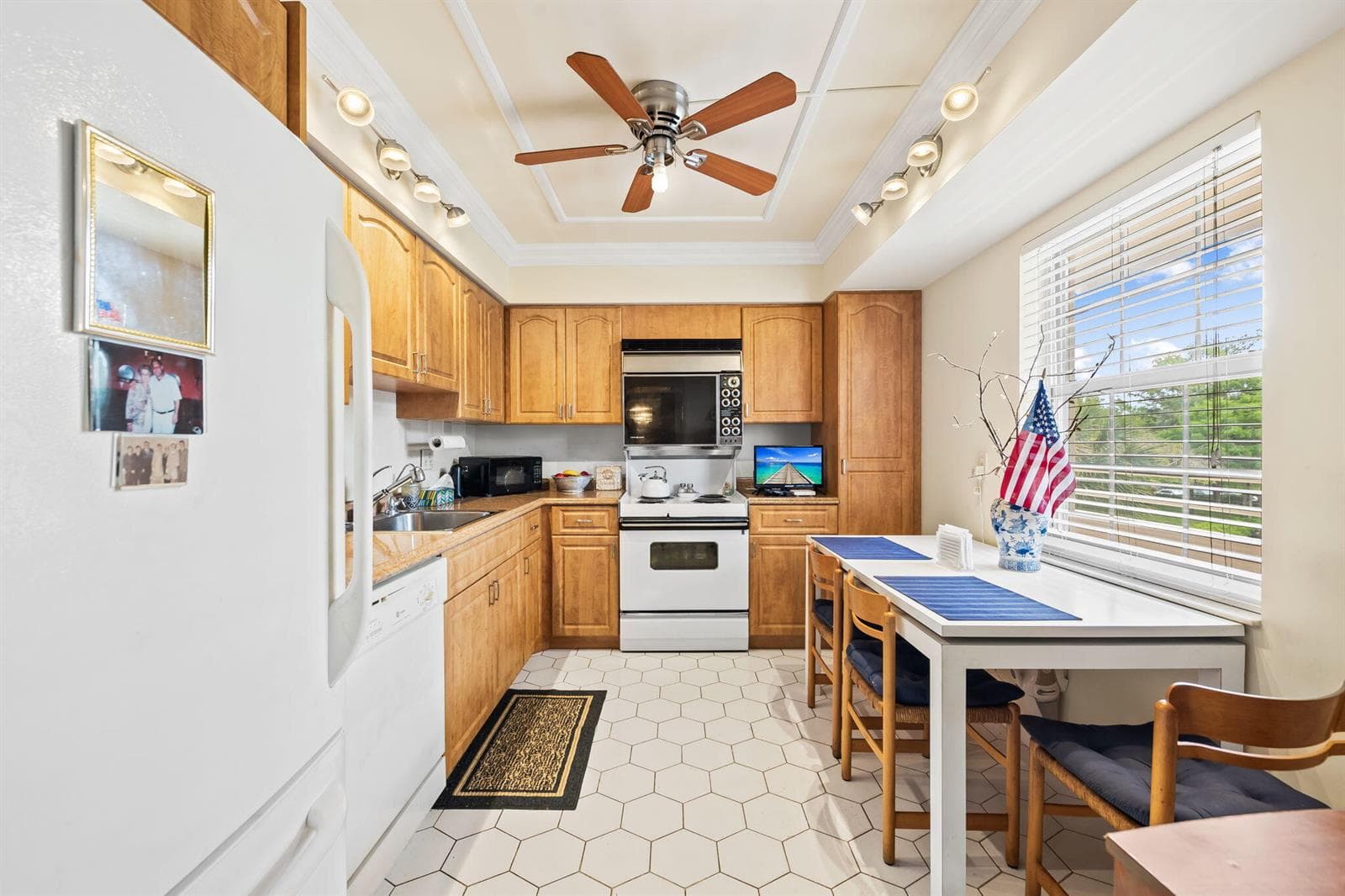 3960 Oaks Clubhouse Drive # 304, Pompano Beach FL 33069 photo 5