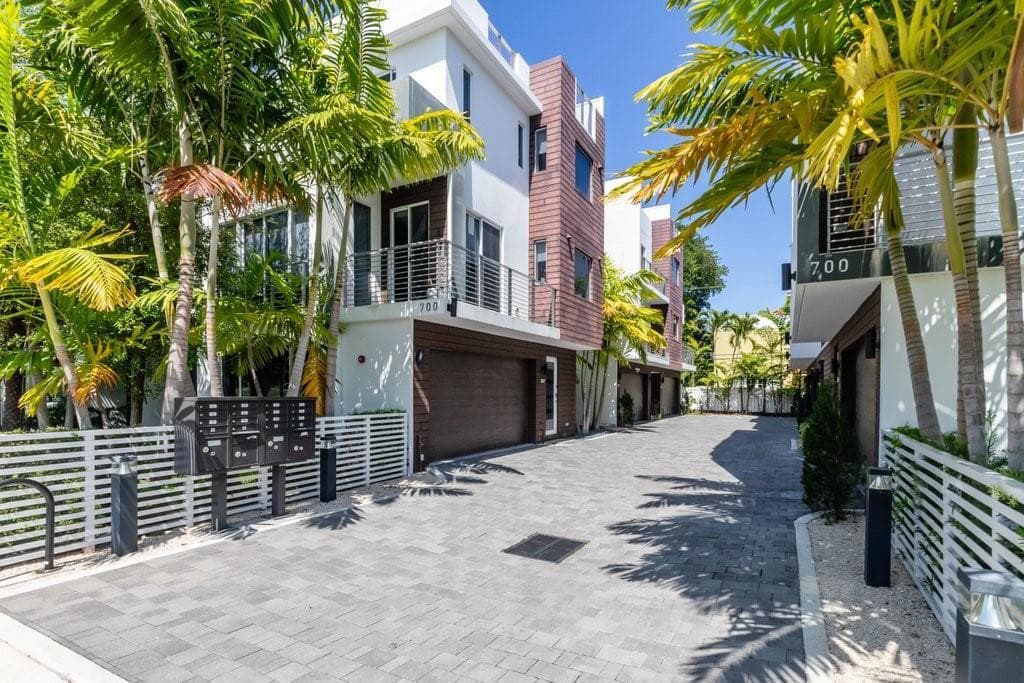 700 NE 14th Avenue # 208, Fort Lauderdale FL 33304 photo 2